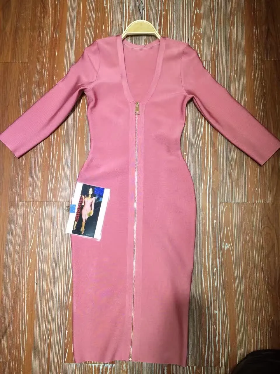 Высокое качество Новая мода сексуальные женские заводские платья розовый v-образный вырез с длинным рукавом на молнии спереди праздничное платье-повязка знаменитости