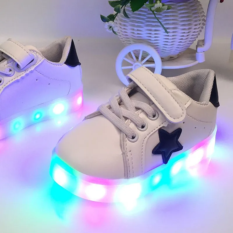 2019Led детская повседневная обувь с подсветкой, Высококачественная спортивная обувь для мальчиков и девочек, модная мягкая обувь для малышей 1-5 лет - Цвет: Белый