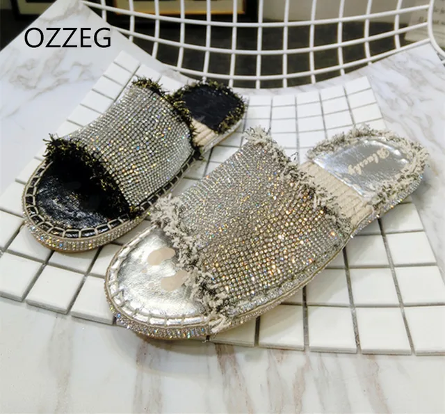 รองเท้าแฟชั่นผู้หญิง ใหม่ล่าสุด งานดี มีให้เลือกหลายแนว