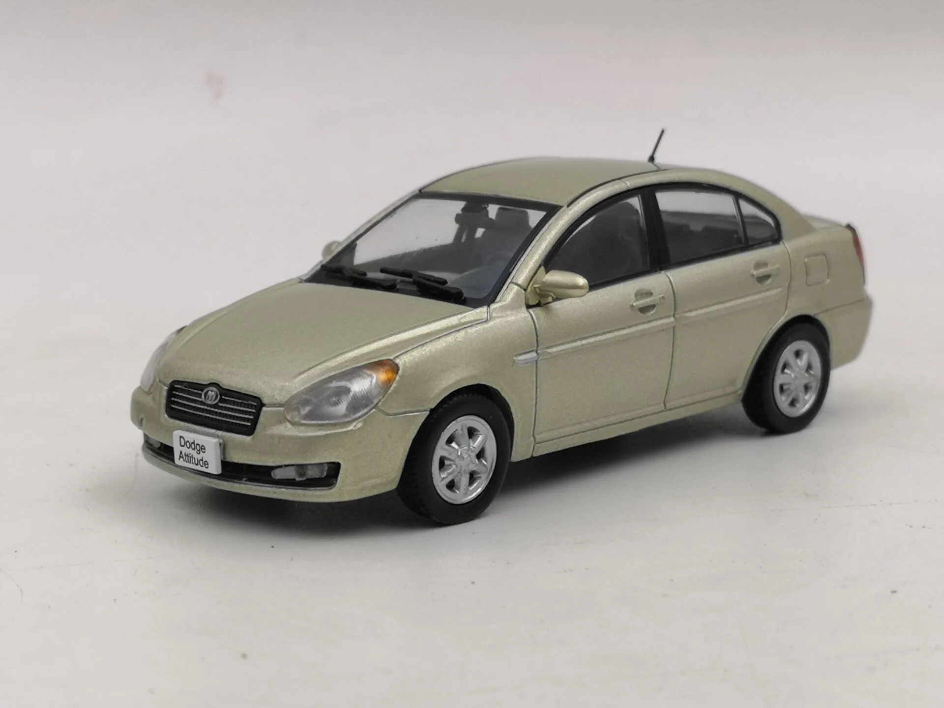 

ix o 1:43 DODGE ATTITUDE 2008 boutique alloy car toys for children kids toys Model Original package freeshipping