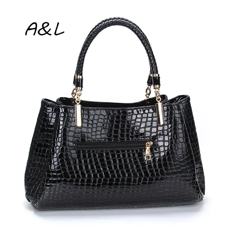 

2019 New crocodile pattern lady bag Euro-American wind large capacity fashionable portable bucket bag designer luxury bag Y095