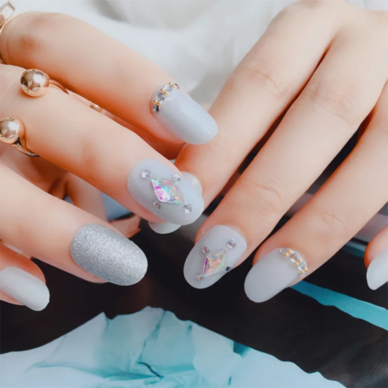 

24PCS New arrival False Nails with glue Shiny Silver Glitter Rhinestones Decor Fake Nails Full Cover Short artificial nails Tips