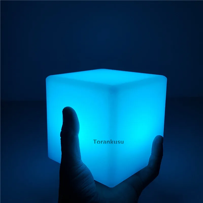 Avengers Endgame Tesseract LED Action Figures Toy Cosplay 10x10cm Thanos Iron Man Infinity Stones Avangers Infinity Gauntlet Avengers Endgame Tesseract LED Action Figures Toy Cosplay 10x10cm Thanos Iron Man Infinity Stones Avangers Infinity Gauntlet