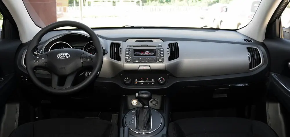 Kia-Sportage-R-2015-interior-1-s