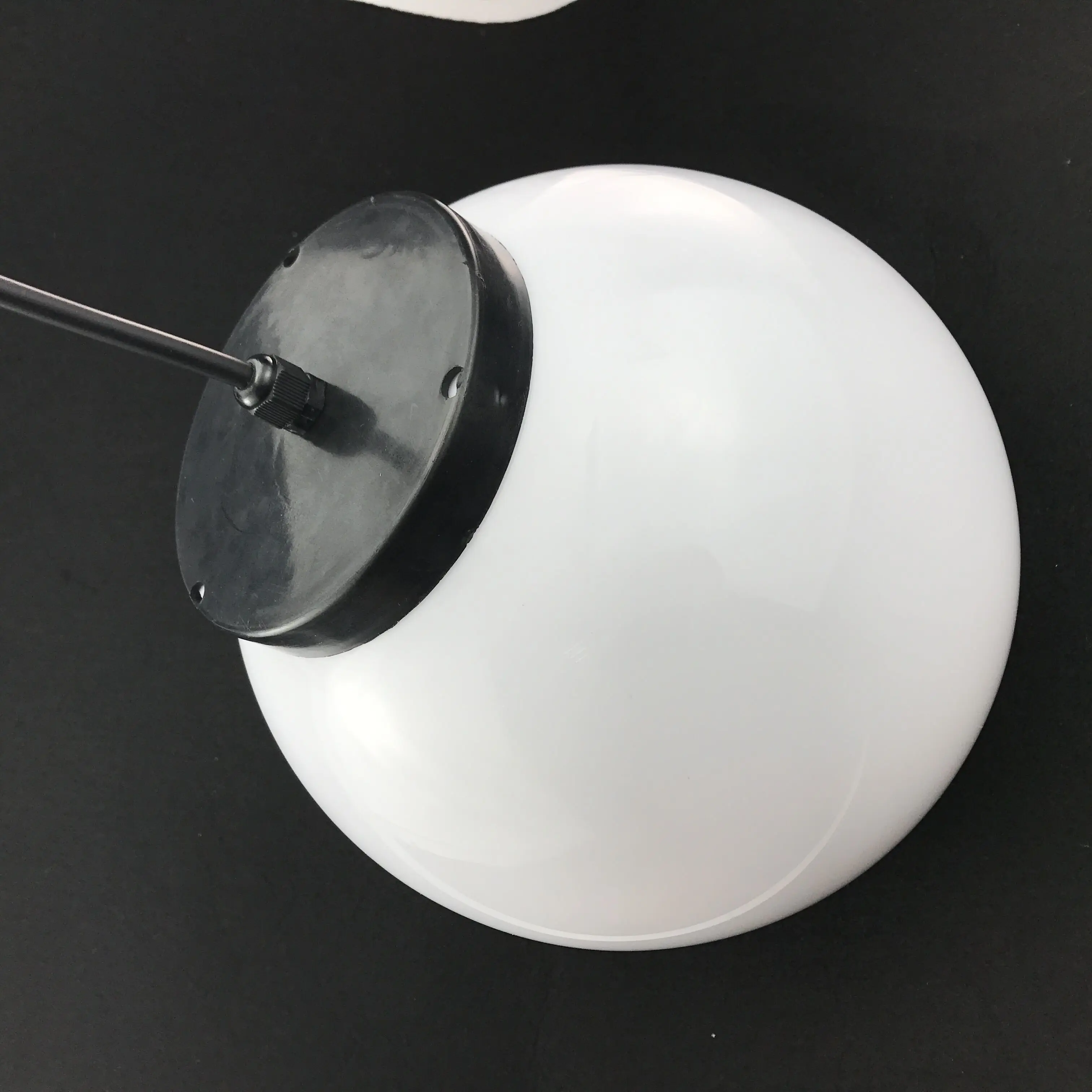 

250mm UCS2903 addressable globe type pixel light;DC24V input;4.32W(18pcs 5050 SMD RGB inside);black base;with(3-4-3) T connector