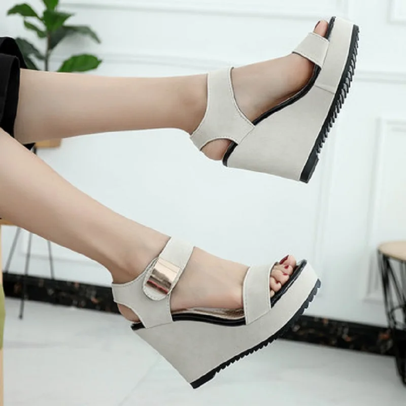 2019 new wild thick-bottomed muffin with high heel wedges and women's sandals