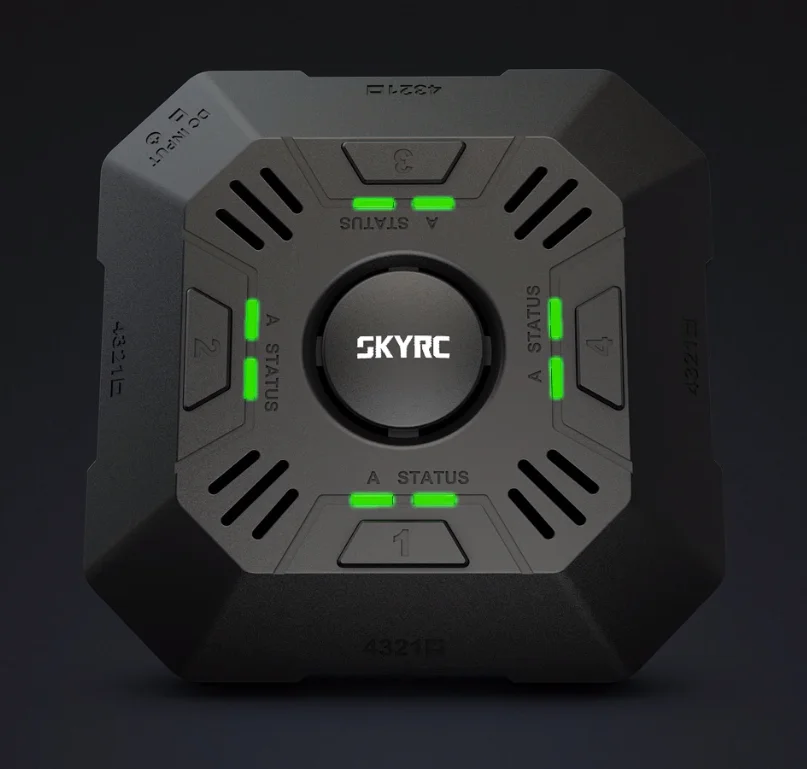Многофункциональное зарядное устройство SKYRC E4Q с разъемом XT60 для аккумуляторов