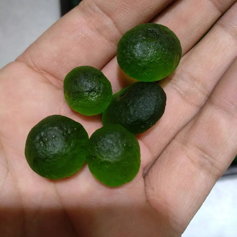 4 шт зеленый драгоценный камень MOLDAVITE метеорит ударопрочное стекло чешский|Камни|
