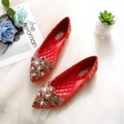 Женские свадебные туфли острый носок Дамская обувь Повседневное стразы на низком каблуке Туфли без каблуков красного цвета, на плоской подошве Женская обувь большие размеров 41, 42, 43 - Цвет: Красный