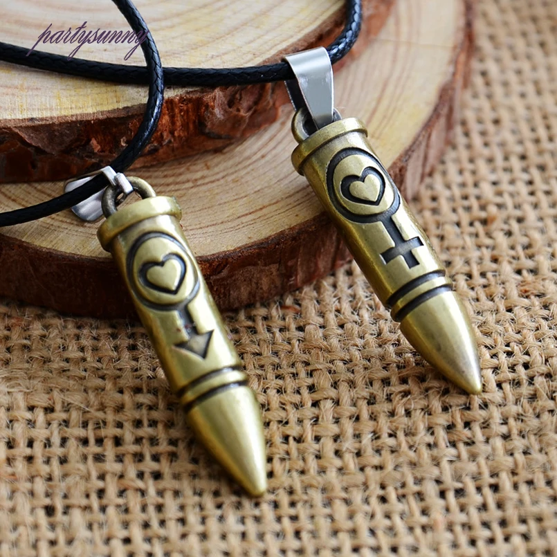 

PF Metal Toy Gun Keychain Originality Gift for Man Key Chain Fake Bullet Car Key Ring Retro Pendant Accessories Key Holder YS083