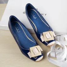 Женские Водонепроницаемые Мокасины с квадратной пряжкой из искусственной кожи; милые повседневные Молодежные туфли на плоской подошве для женщин; элегантная обувь для девочек; лакированная кожа; большие размеры