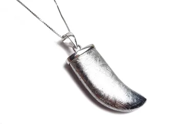 

Genuine Natural Gibeon Iron Meteorite Silver Moldavite Pendants 26x15x7mm Women Necklace Knife Pendant 100% Drop Shipping