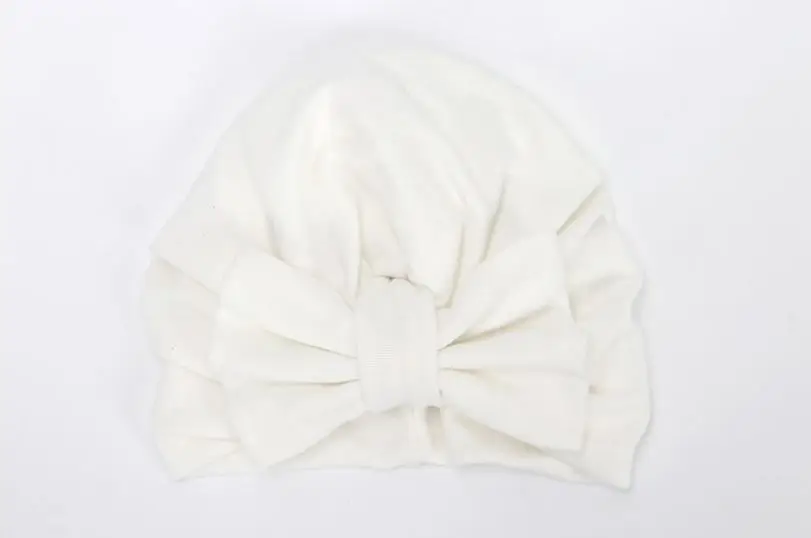Focusnorm для новорожденных девочек; Больничная шапочка для малышей; удобная Хлопковая шапочка с бантом; однотонная хлопковая шапка - Цвет: Белый