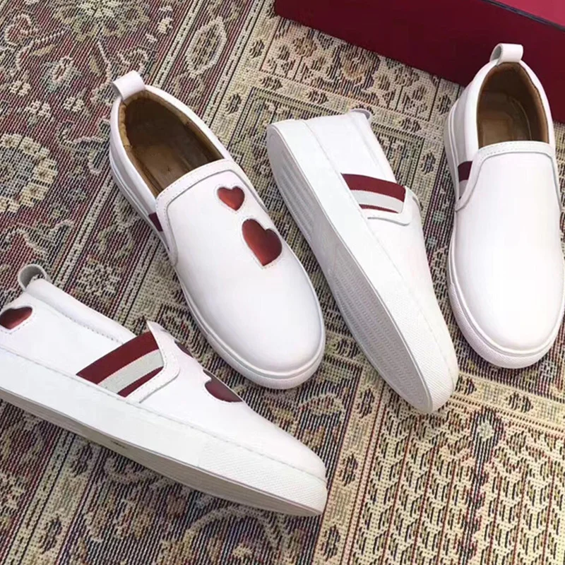 

Brand Women Loafers Woman Flats Slip On White Leather Shoes Red Heart Shaped Decor Cool Flats Low Top Fashion Casual Women Shoes