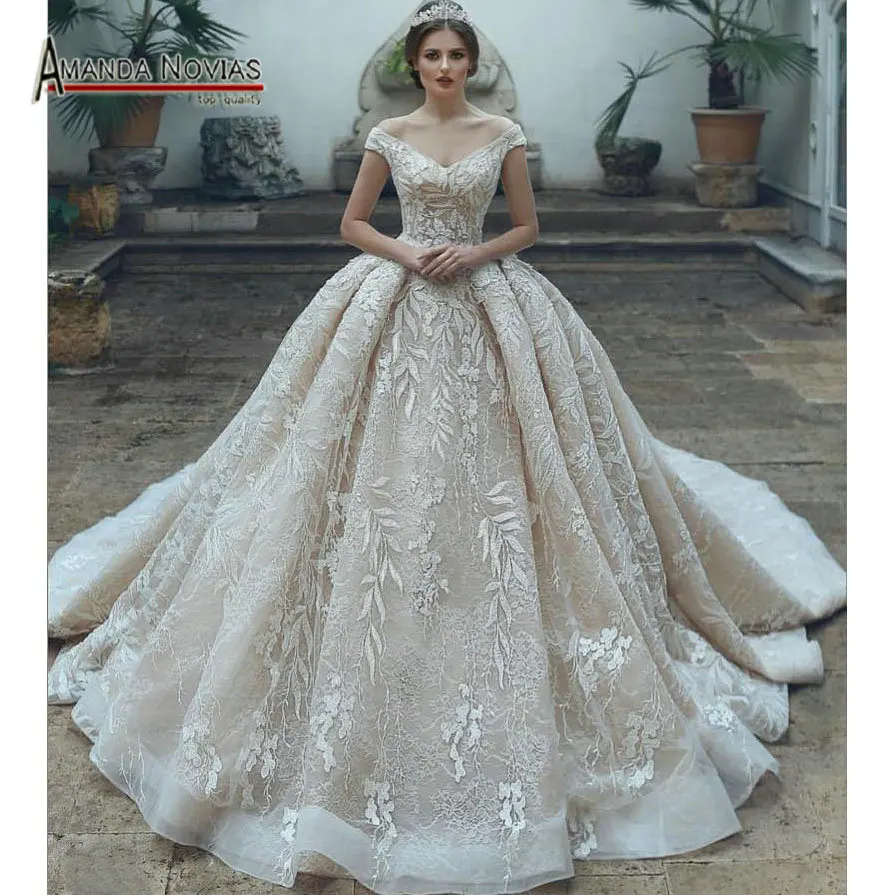 

2019 Dubai Luxury Wedding Dress Cathedral Train Bridal Dress Gown
