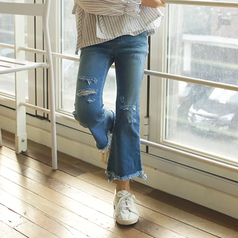 Эй-шаг новые летние Корейская версия из Детская одежда плотно отверстие джинсы для девочек в большие детские узкие штаны для девочек