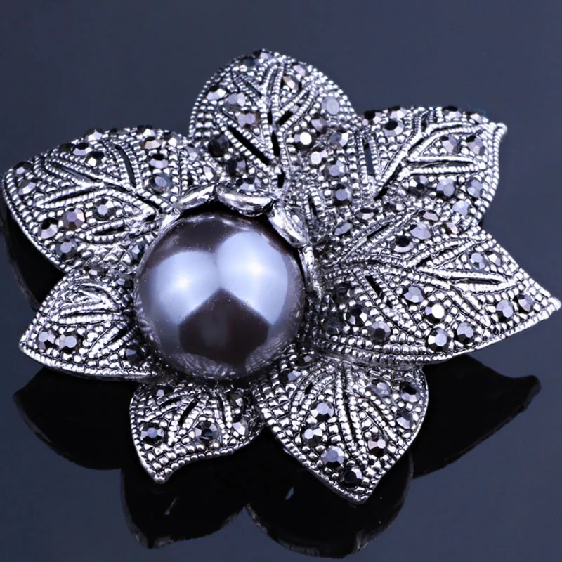 Blucome Vintage Flower Brooch Pin For Women Party Gifts Shiny Pearl Brooches Women Vintage Wedding Hijab Scarf Pin Up Buckle