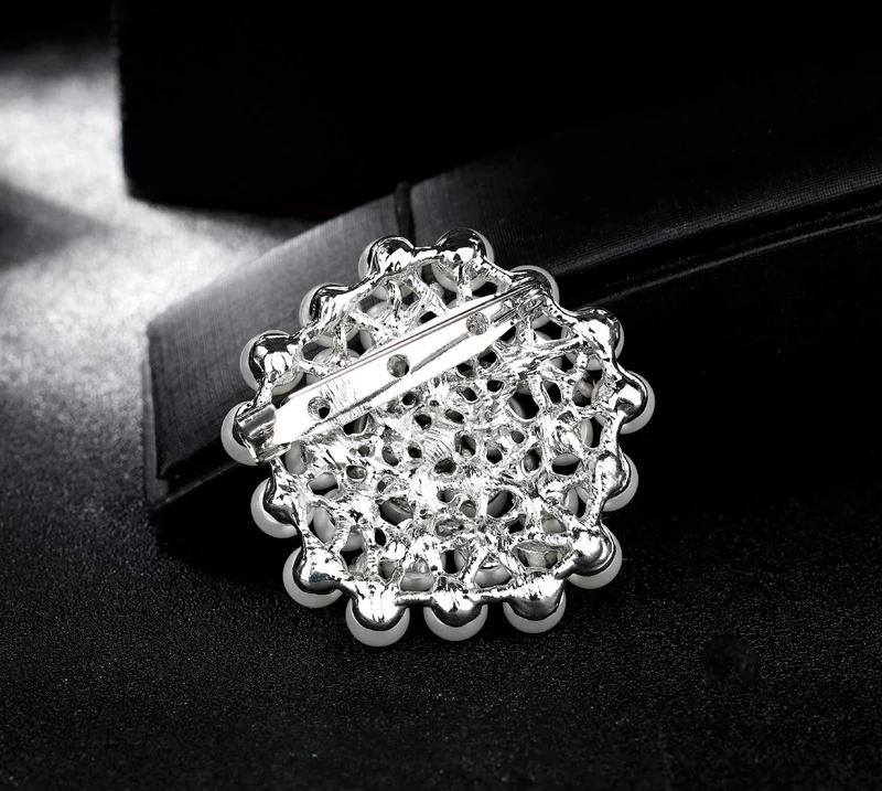 NIUYITID Women Imitation Pearls Brooches Lapel Pin Rhinestone Crystal Jewelry Cheap Price Korean Style Female Accessories (1)