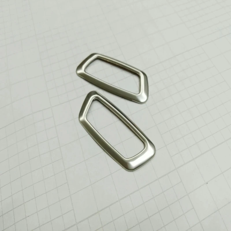(4)