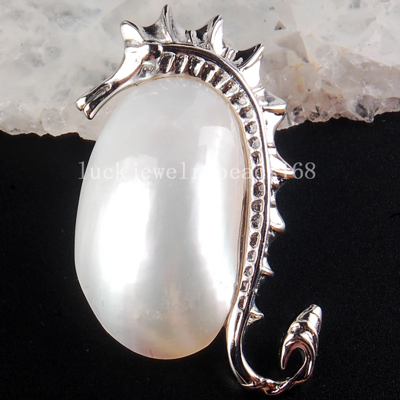

Free Shipping Women Fashion Jewelry Beautiful White Mother of pearl Shell Oval Sea Horse Pendant Bead C3780