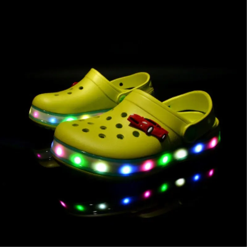 baratas 2017 Nova Marca Sandálias de Verão Da Criança das crianças LED Iluminado Piscando Meninos Meninas Chinelos de Praia Crianças Sapatos Anti slip sandálias