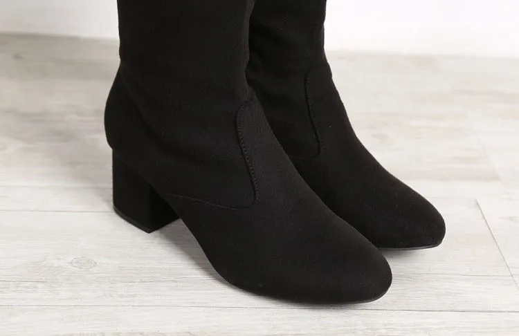 Пикантные черные сапоги до бедра; женская обувь на высоком каблуке
