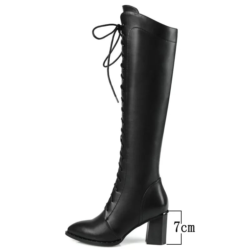 Женские сапоги до колена из натуральной кожи с острым носком, на шнуровке, на высоком квадратном каблуке; модные модельные зимние сапоги с боковой молнией; Цвет черный, коричневый