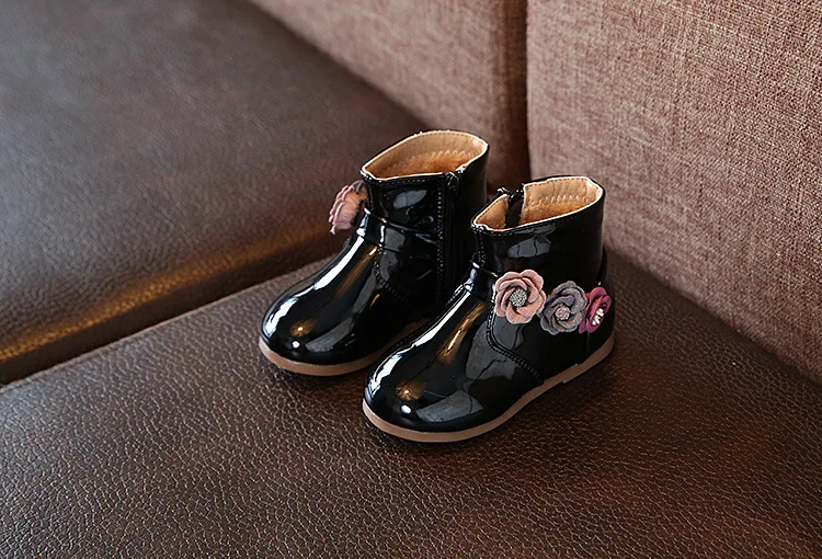 Autumn New Baby Girls Fashion Boots Baby Shoes Cute Flower Leather Low Heeled Boots for Baby Girls Pink Black Color