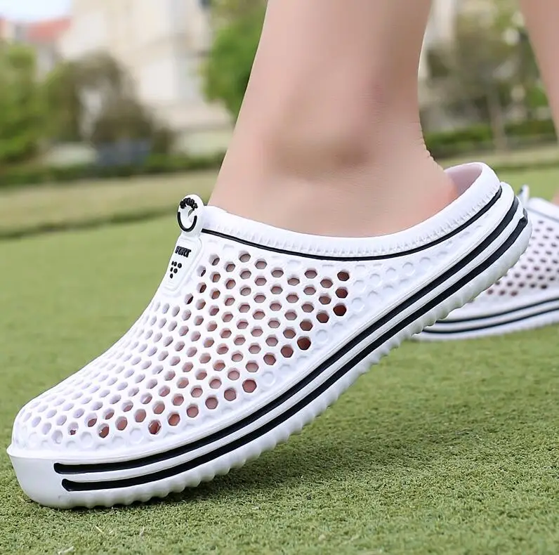 

Comfortable Men Pool Sandals Summer Outdoor Beach Shoes men Slip On Garden Clogs Casual Water Shower Slippers Unisex