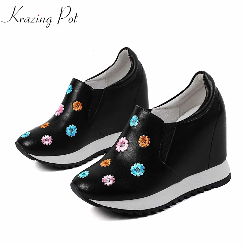 

Krazing Pot Autumn genuine leather superstar round toe slip on embroidery handmade comfortable increased vulcanized shoes Lff1