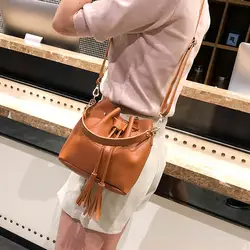 Для женщин ведро сумка кисточкой Drawstring Малый Посланник PU кожа Crossbody сумки LXX9