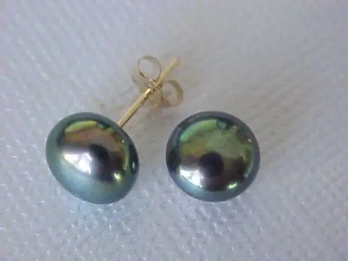 

A pair of natural 11-12mm Freshwater pearl BLACK pearl earrings