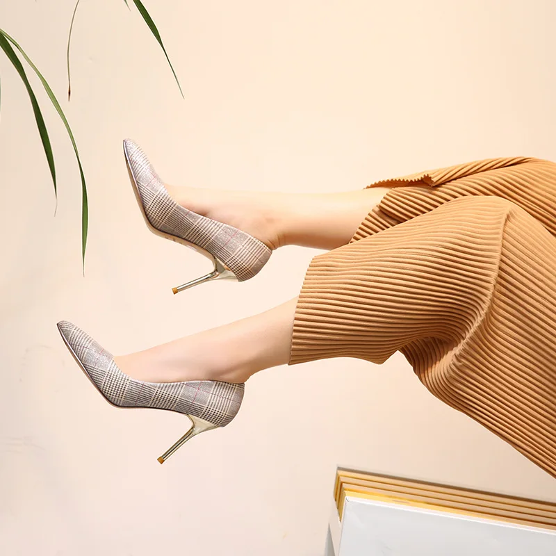 

2018 spring new fashion high heels women simple lattice breathable pointed shallow mouth single shoes.