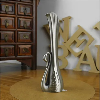 

European Classic Metal Vase Upscale Carving Peacock Swan Tabletop Vase Learning Hallway Home Wedding Decoration