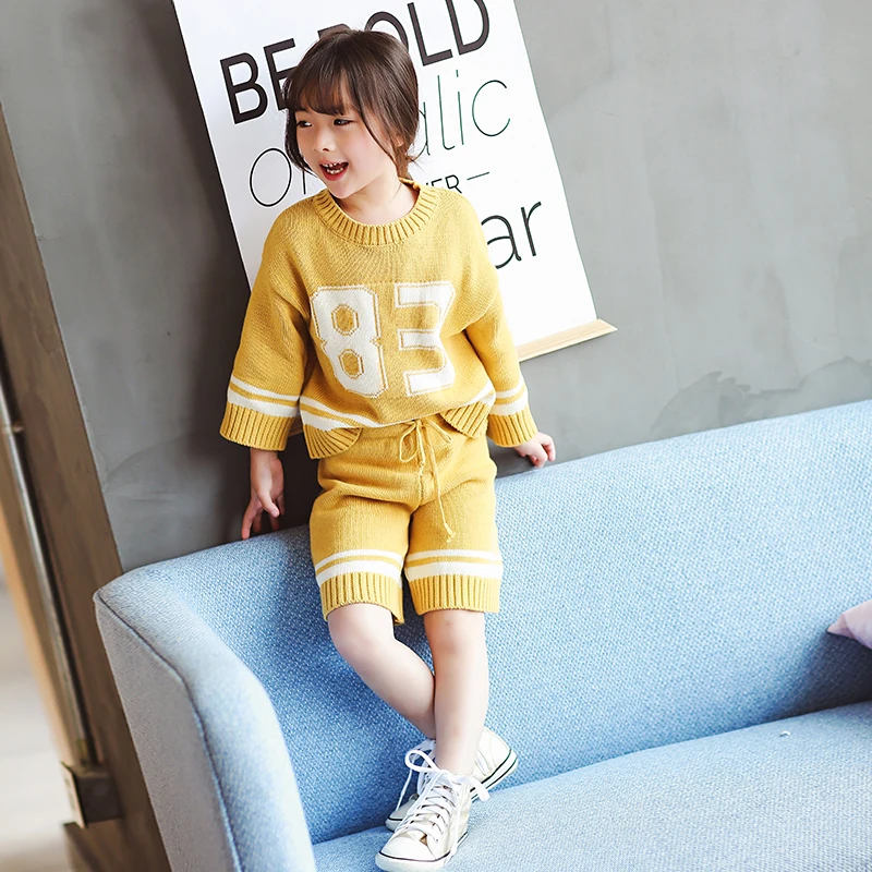 

In the spring of 2017 the new suit for girls knit jacket and trousers two piece suit children sweater backing