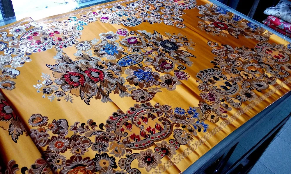 Китайская традиционная шелковая парча 75 см, полиэстер, ткань cheongsam с золотой спинкой, красный золотой зеленый синий белый большой узор