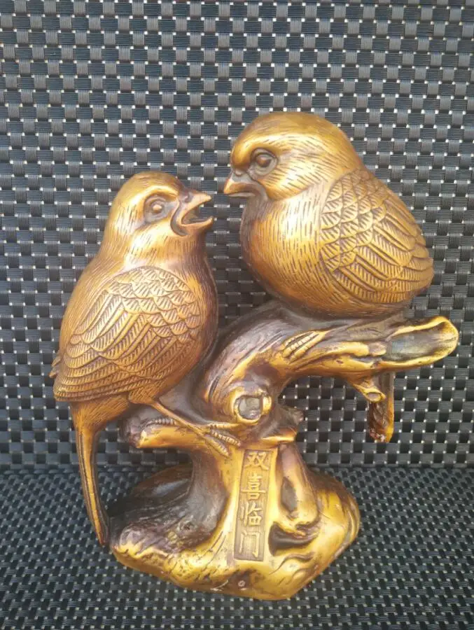 A pair of magpie statues of pure copper, double happiness, lucky bird