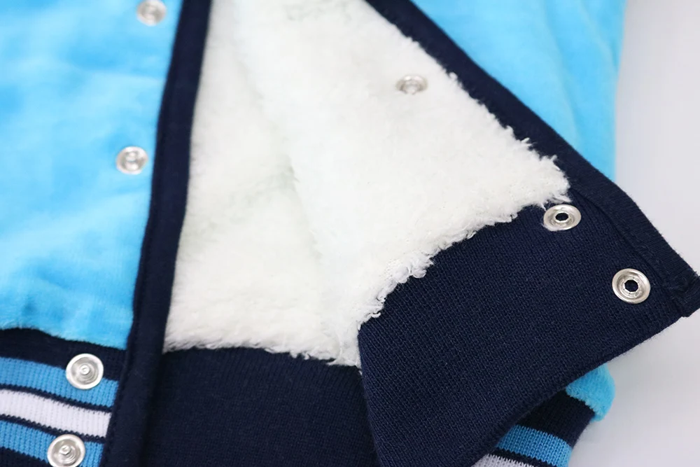 Комплект одежды для малыша с капюшоном мальчиков теплая Кнопка Одежда с длинным рукавом зимняя одежда для детей ясельного возраста; модные коралловый флис+ 3 шт./компл