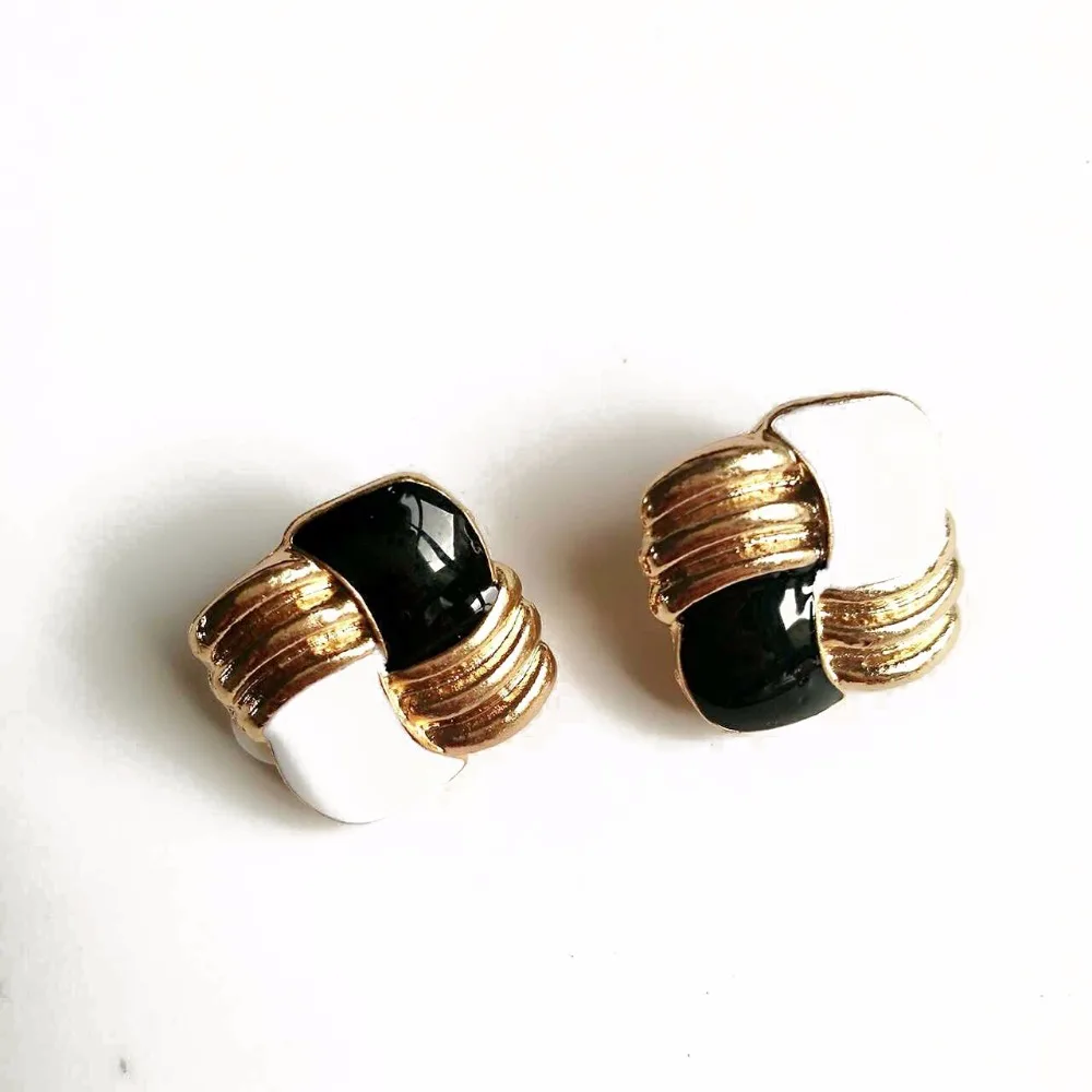 

Free Shipping New Sweet White And Black Color Enamel Square Clip Earring