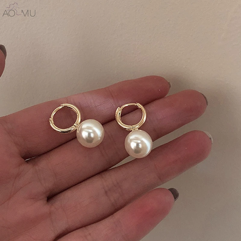 

AOMU New Design Geometric Round Circle Metal Buckle Pearl Stud Earrings for Women Girl Wedding Party Jewelry Gift