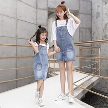 Модная одежда для родителей и детей летний костюм г. стиль, джинсы для мамы и дочки юбка на бретелях