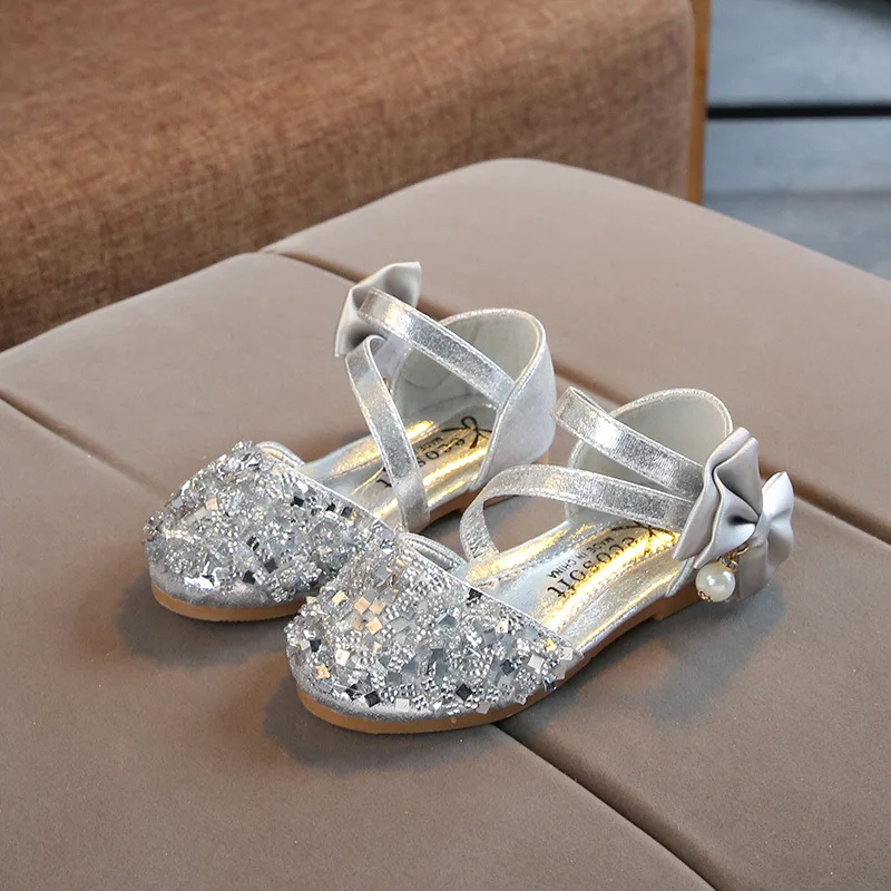 Лидер продаж; сандалии на липучке для девочек; модная Корейская обувь для девочек с блестками; детская обувь для танцев; обувь для девочек с галстуком-бабочкой; серебряное Золотое розовое платье; P140
