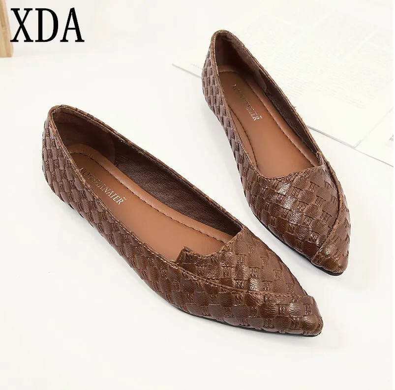 womens pointy flats