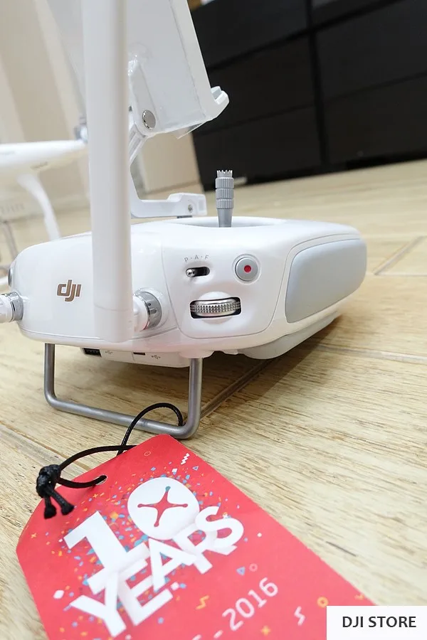 Freeshipping DJI Phantom 3 Advanced Drone With 2 Battery With HD 1080p Camera And 3 Axis Gimbal Rc Helicopter