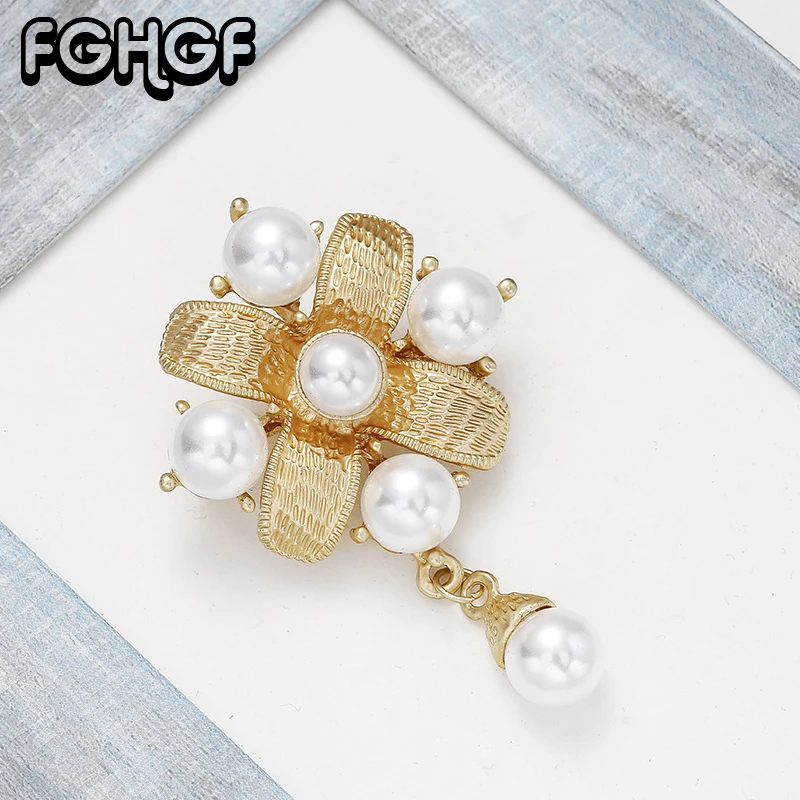 

FGHGF Baroque style new fashion creative flower pearl pendant brooch cardigan corsage small suit high-end banquet accessories