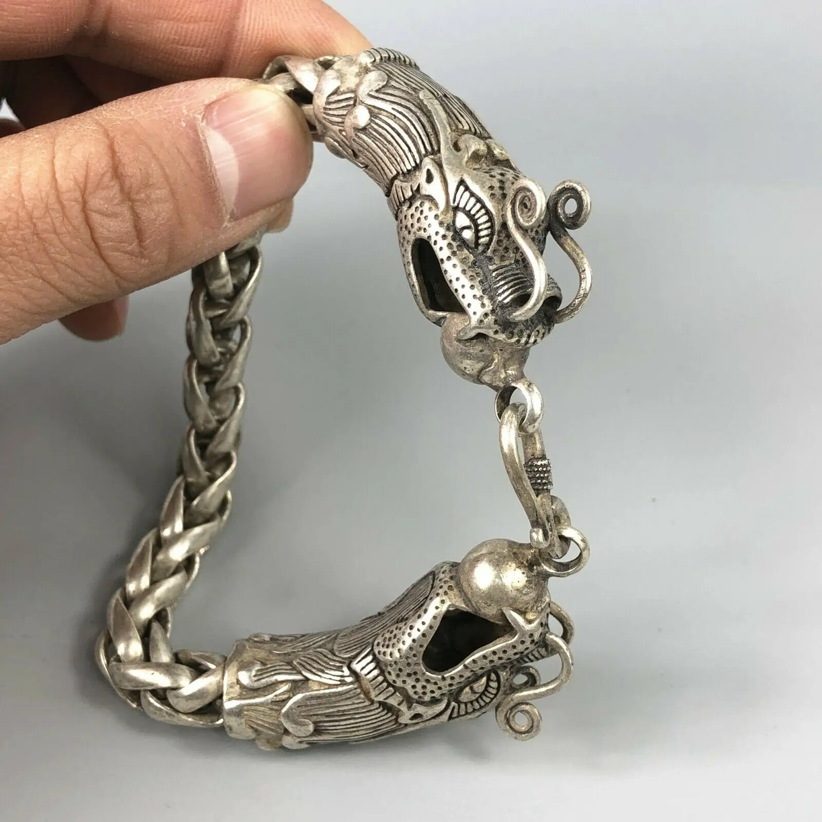 Exquisite Chinese Rare Collectible Tibet Silver Handwork Dragon Amulet Bracelet 