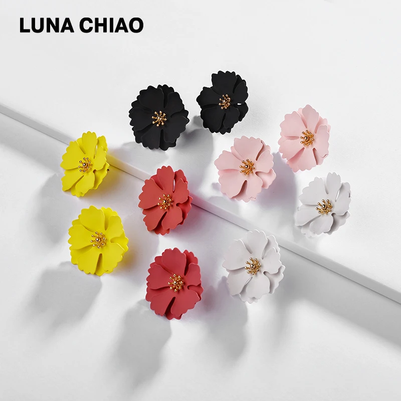 

LUNA CHIAO Spring Summer Bright Color Matte Rubber Coating Flower Petals Stud Earrings for Women Fashion Jewelry Earring