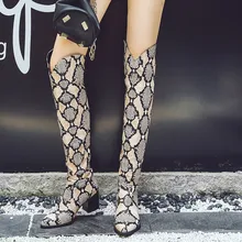 Женские зимние сапоги выше колена со змеиным узором женская обувь на высоком каблуке рыцарские сапоги в стиле ретро на квадратном каблуке короткие сапоги выше колена