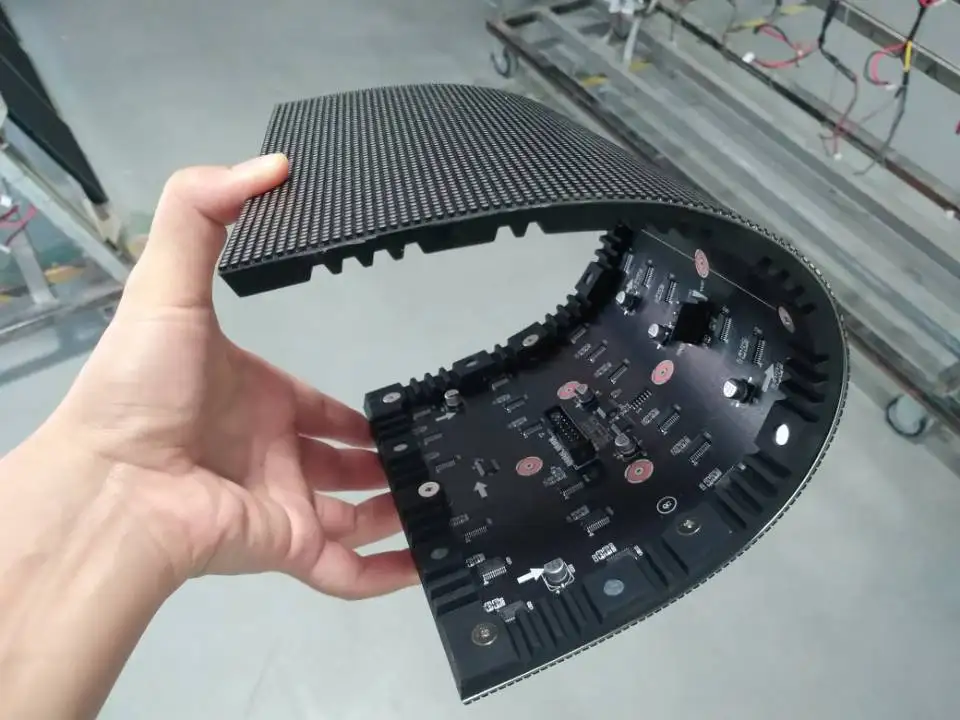 

Pillar led screen soft round led screen P2.5 160x320mm transparent led screen module magnet led module