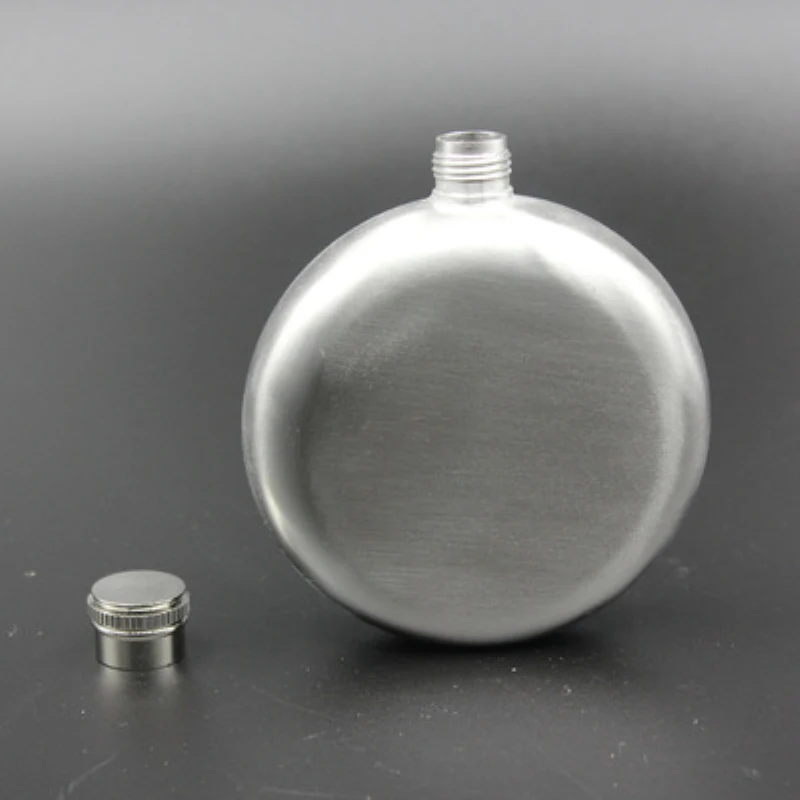 

Portable Russia Hip Flask Mini 5oz Silver Color Stainless Steel Round Shape Wine Whiskey Alcoholic Hip Flasks Men Drinkware Gift